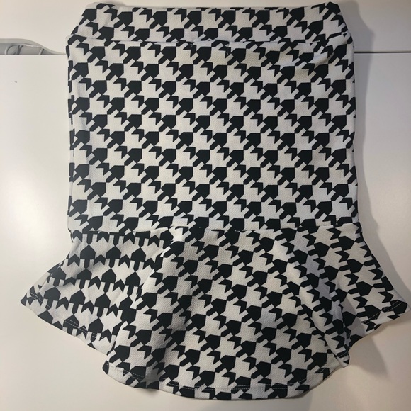 Fashionnova Miniskirt - Picture 2 of 2